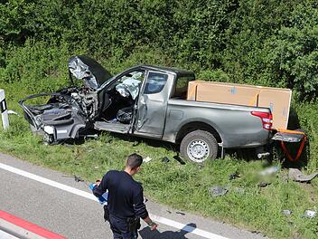 Unfall mit drei Fahrzeugen: S&auml;ugling bleibt wie durch ein Wunder unverletzt