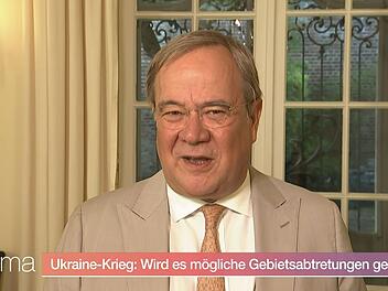 Im ZDF-Moma stellt Armin Laschet klar: Ein Waffenstillstand bedeute, dass "keine Seite mehr mit Gewalt die aktuelle Lage verändern" dürfe.