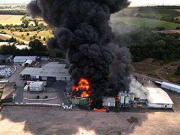 Gro&szlig;brand in Kunststoffbetrieb