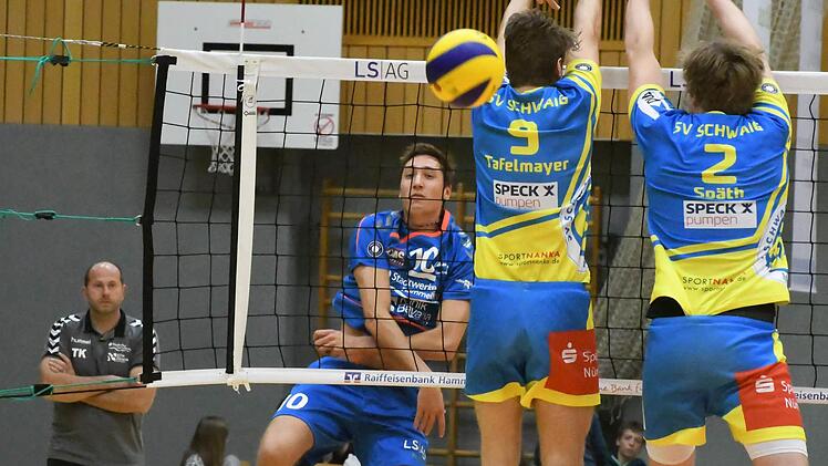 Eine außergewöhnlich gute Leistung zeigte Felix Bendikowski (links) mit seinen Hammelburger Kollegen in den ersten beiden Sätzen. Dann allerdings schlug Schwaig mit aller Macht zurück. Foto: Hopf