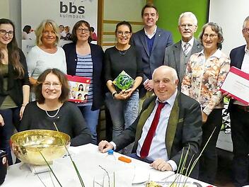 Unser Bild entstand bei der Übergabe von Lern- und Hilfsmitteln und einer Klangschale an das Bildungszentrum für Blinde und Sehbehinderte "bbs kulmbach". Foto: Dieter Hübner