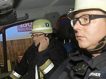 In 2013 erhielt die Feuerwehr Rottershausen einen neuen Mannschaftstransportwagen, den auf unserem Foto 1. Kommandant Alexander Herrlein (links) und sein Stellvertreter Bastian Werner steuern. Archivfoto: Stefan Geiger