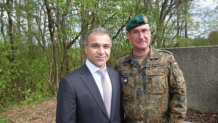 Zu einem Statement für die Presse kam Dilshad Barzani und traf mit Brigadegeneral Gert Johann Hagemann zusammen. Foto: Schaar