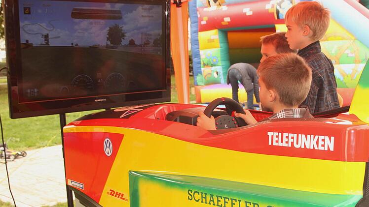 Auf einem Fahrsimulator konnten die Jugendlichen ihre Eignung zum Formel-1-Piloten testen.