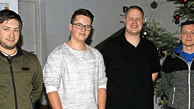 Bei der Jahresversammlung des Fischer- und Anglervereins Eltmann wurden die neuen Anglerkönige gekürt. Unser Bild zeigt von links den Drittplatzierten Andreas Heinrich, Jugendkönig Dustin Zehner, Anglerkönig Florian Zimmermann und den Zweitplatzierten David Reuther.  Foto: Sabine Weinbeer