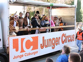 Die Jungen Coburger, hier mit ihrem Wagen beim Gaudiwurm Foto: Jochen Berger
