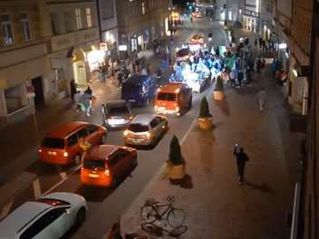 Bamberg: Fans feiern den Italien-Sieg in der Langen Straße