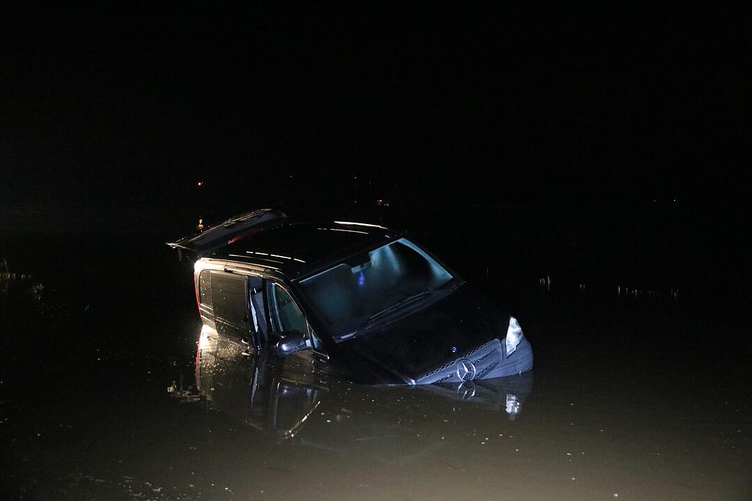 Betrunkener Autofahrer versinkt bei Bamberg in Hochwasser