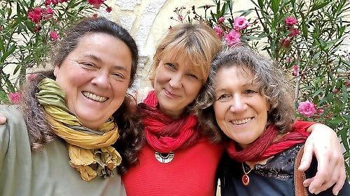 Die drei Liedermacherinnen Georgina Demmer, Iria Schärer und Susanne Goebel.