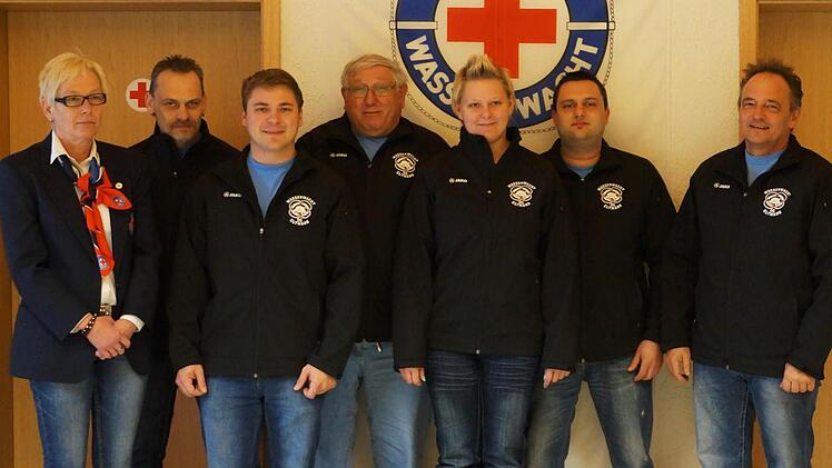 Die neu gewählte Vorstandschaft der Wasserwacht Eltmann mit (von links) Kreisvorsitzende der Wasserwacht Petra Schmitt, stv. Technischer Leiter Bernd Grampp, Kassieer Markus Hellfeier, Ortsgruppenleiter und Vorsitzender Hans-Peter Bendner, Jugendwartin Lisa Bendner, stv. Ortsgruppenleiter Christian Daub und technischer Leiter Werner Oberreuter.  Foto: Günther Geiling