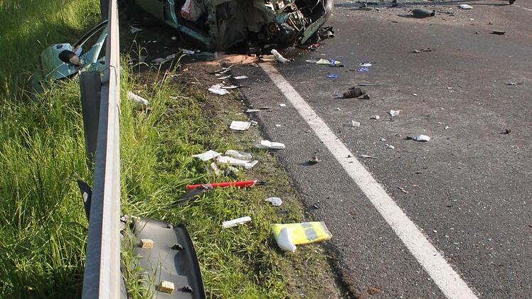 Unfall auf der Staatsstraße ST 2445 (früher B 19) bei Niederlauer.