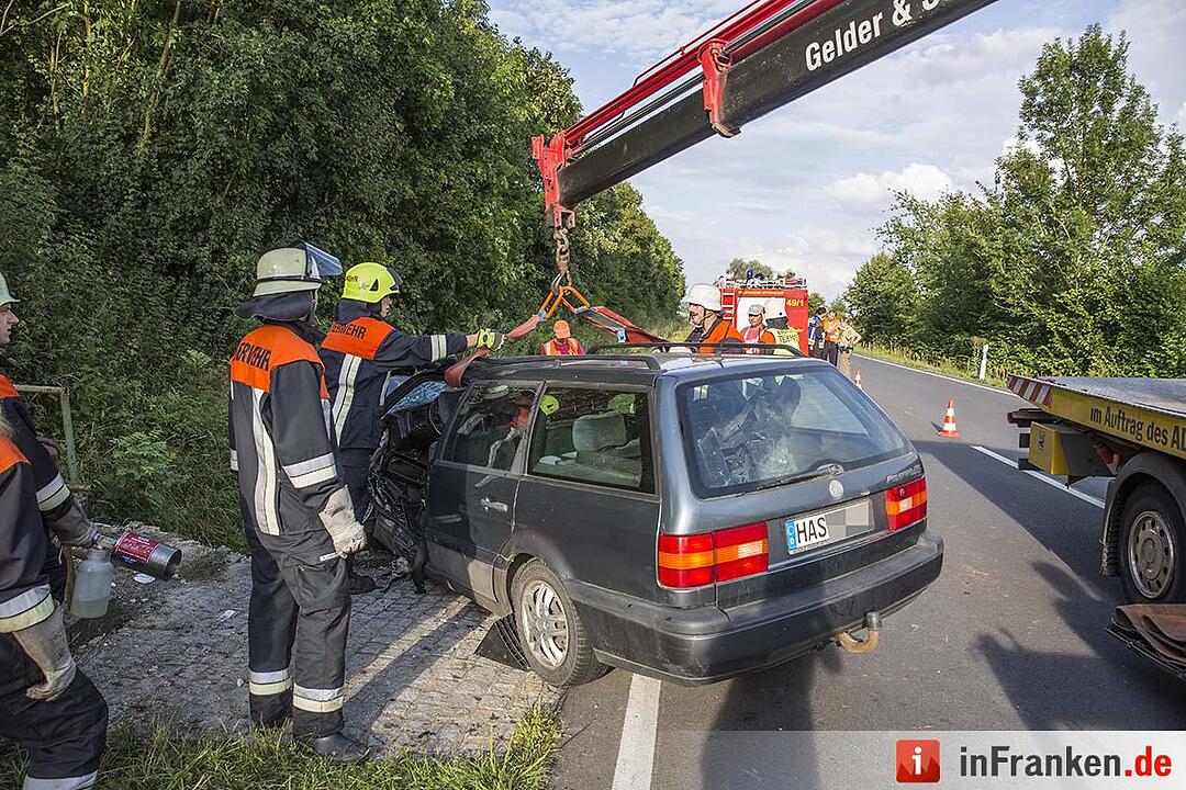 Auto prallt in Ottendorf gegen kleine Brücke