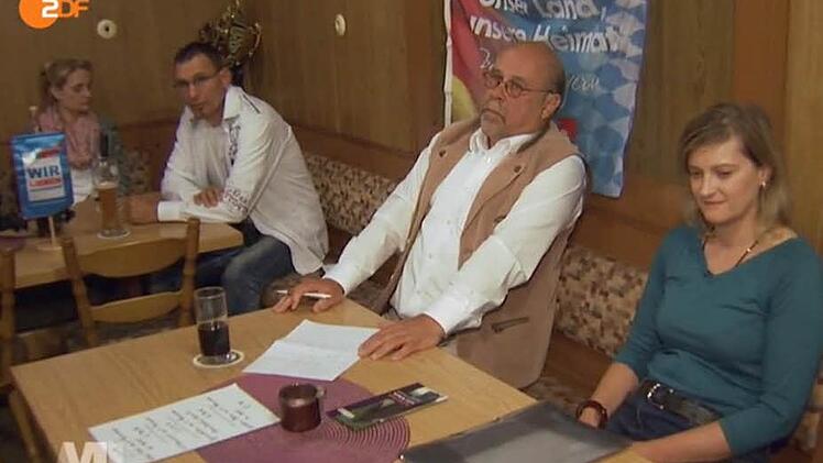 Das ZDF-Magazin "Mona Lisa" berichtet vom Kulmbacher AfD-Stammtisch in der "Bürgerstube". Zweiter von rechts Hagen Hartmann, der ausführlich zu Wort kommt.  Screenshot: BR