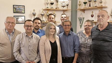 Der bisherige und der neue Vorstand (von links): Heinz-Dieter Kling, Peter Leipold, Benjamin Schmidt, Martina Lange, Michael Dick, Florian Obert, Sebastian Kling, Gabi Paul, Dietmar Paul  Fotos: Lothar Weidner