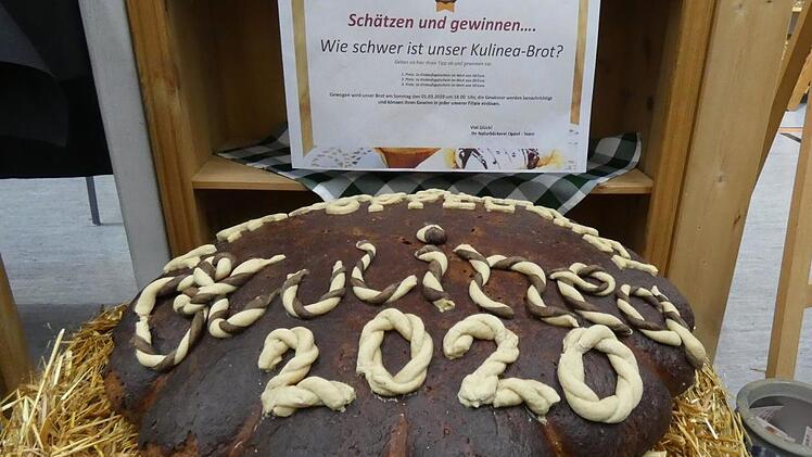 Bei der Naturbäckerei Oppel konnte man das Gewicht dieses Brotes schätzen.