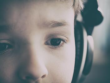 Durch Hörspiele können Kinder in andere Welten eintauchen. Dafür eignen sich Musikspieler wie die Toniebox und Co. ganze besonder. Stiftung Warentest hat 13 solcher Musikspieler getestet. Foto:  Bru-nO/pixbay.com.