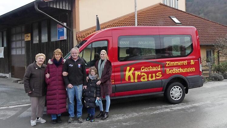 Gerhard Kraus mit Ehefrau Christa, Mutter Marie, Tochter Stefanie und Enkelin Leyla  Foto: Paul Pöhlmann