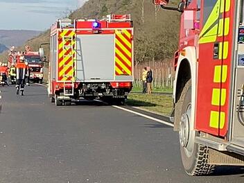 Sulzfeld: Auto von Transporter gerammt - Fahrer schwer verletzt eingeklemmt