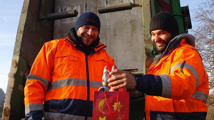 Klaus Voll (links) und Nabil Atyeh freuen sich darüber, dass die Menschen an sie denken.  Foto: Stephanie Elm