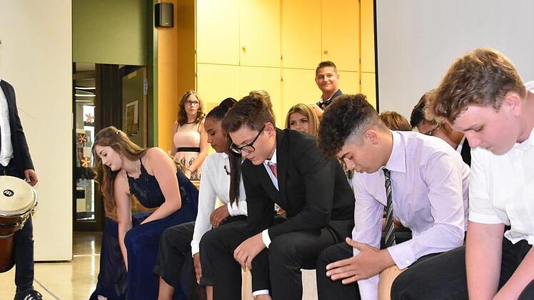 Auch rhythmisch haben die Absolventen der Mttelschule Mainleus einiges drauf. Foto: Uschi Prawitz