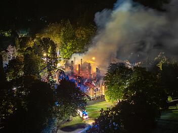 Jagdschloss in Donaustauf abgebrannt