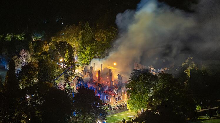 Jagdschloss in Donaustauf abgebrannt