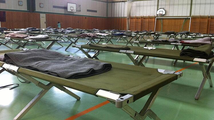 Das BRK hat seine Feldbetten in Deggendorf aufgebaut