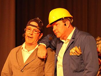 Die Brüder Ralf (links) und Christian Singer als Techniker. Alle Fotos: Günther Geiling