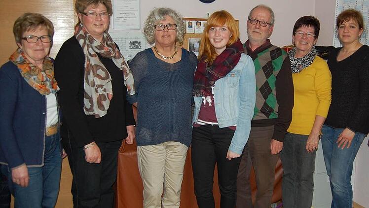 Das neugewählte Vorstandsteam: von links Annemarie Emmert, Sieglinde Bürger, Renate Heid, Carina Schipper, Bernhard Fenn, Elisabeth Weigand, Bianca Büchner und Carmen Newel. Fotos: Günther Straub
