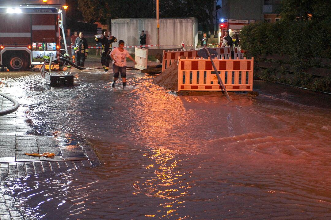 Nürnberg: Beschädigte Leitung setzt einen ganzen Straßenzug unter Wasser