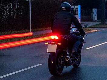 Unbekannter Motorradfahrer fl&uuml;chtet vor Kontrolle in Bayreuth