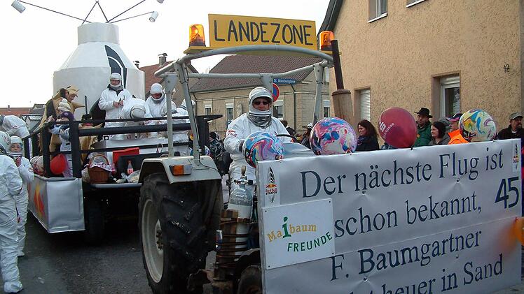 Denn "Fall aus dem All" direkt nach Sand glossierten die Maibaumfreunde.