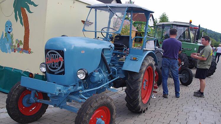 Beim historischen Bulldog- und Motorradtreffen in Neuses gab es zahlreiche Schätzchen zu bewundern. Foto: Heike Schülein