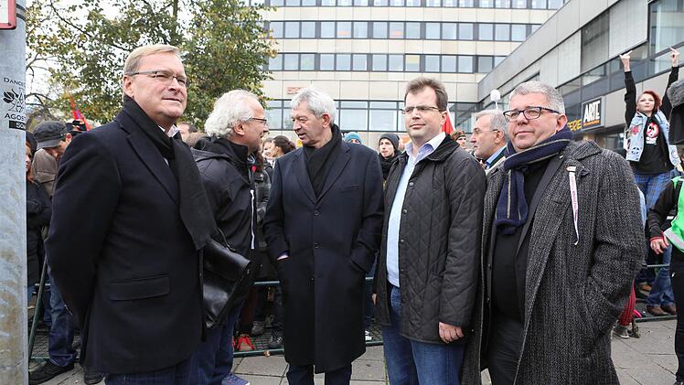 Auch OB Starke, Landrat Kalb, 2. Bgm Lange und 3. Bgm Metzner zeigten Flagge. Foto: Barbara Herbst