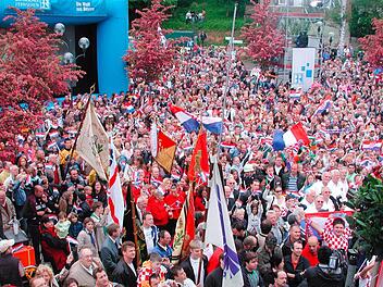 Impressionen vom Empfang der kroatischen Nationalmannschaft am 5. Juni 2006 in Bad Brückenau. Foto: Ralf Ruppert/Archiv Saale-Zeitung