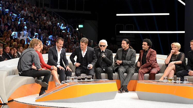 Das neue Promi-Sofa und Kulissenteile für die 200. ZDF-Show "Wetten, dass...?" mit Markus Lanz im ISS Dome in Düsseldorf  wurden von der Baiersdorfer Firma Popp gefertigt.