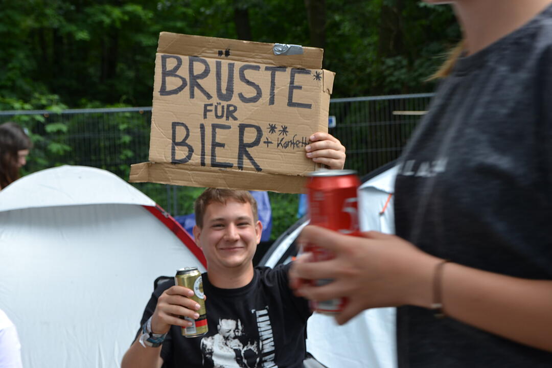 Die Besucher bei Rock im Park 2018 am Freitagnachmittag