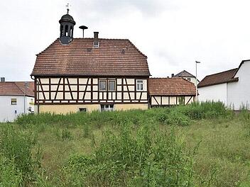 Auf dem Gelände hinter dem ehemaligen Rathaus in Holzhausen soll ein Dorfplatz entstehen.  Foto: sn