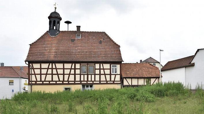 Auf dem Gelände hinter dem ehemaligen Rathaus in Holzhausen soll ein Dorfplatz entstehen.  Foto: sn