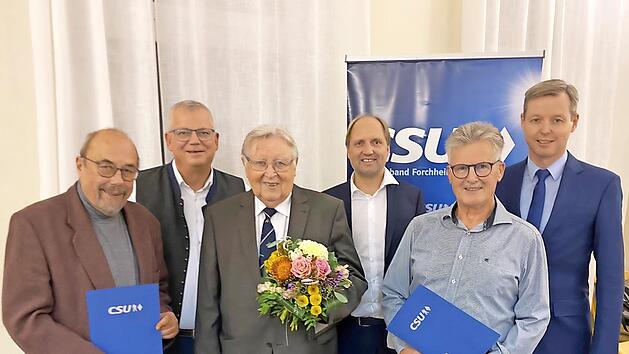 Ehrung bei der CSU: Werner Burkard (50 Jahre), Ortsvorsitzender Thomas Werner, Alfons Seitz (70 Jahre), Bezirksrat Ulrich Schürr, Hans Schmitt (50 Jahre), MdB Thomas Silberhorn