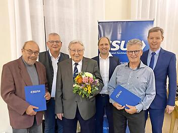 Ehrung bei der CSU: Werner Burkard (50 Jahre), Ortsvorsitzender Thomas Werner, Alfons Seitz (70 Jahre), Bezirksrat Ulrich Schürr, Hans Schmitt (50 Jahre), MdB Thomas Silberhorn