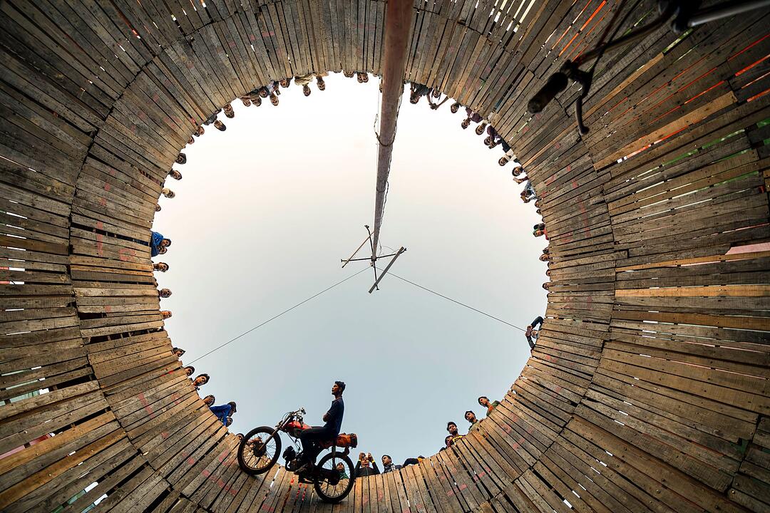 Stuntshow "Der Brunnen des Todes" in Bangladesch