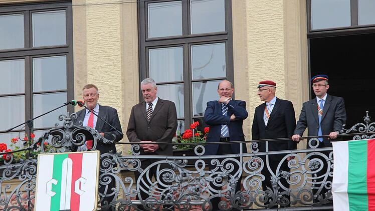 Die Bürgermeister warten schon.