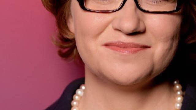 Setzt auf Natürlichkeit, schicke Brille und Perlenkette: Anette Kramme will wieder nach Berlin.