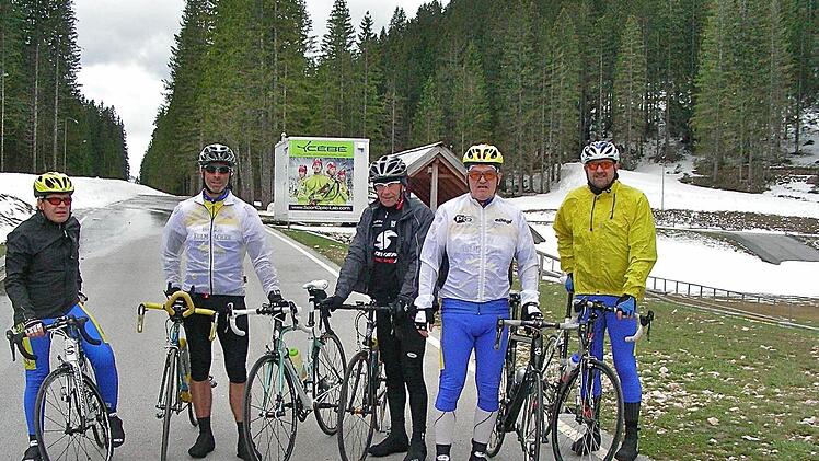 Im Biathlon-Stadion von Pokljuka - von links: Günther Geuther, Konrad Witzgall, Dietmar Grampp, Jürgen Holzmann und Reinhard Eber.