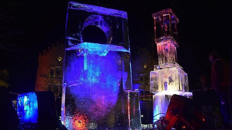 Die Eis-Skulpturen von Wolfgang Schott waren die Attraktion am Albertsplatz. Fotos: Daniela Pondelicek