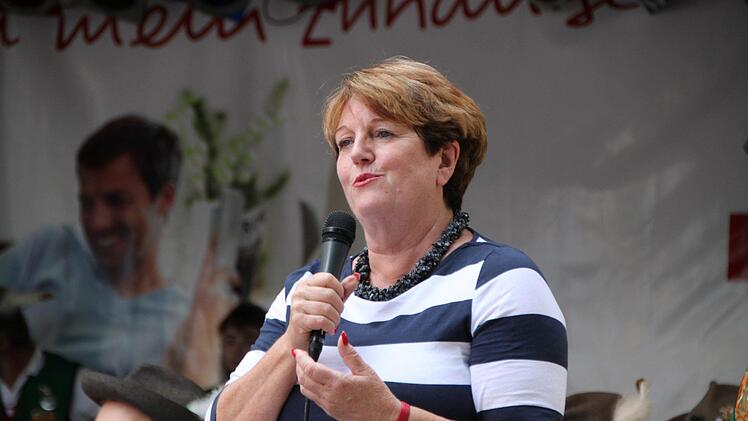 Bürgermeisterin Brigitte Meyerdierks eröffnete das Stadtfest. Foto: Ulrike Müller