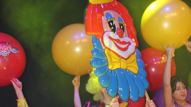 Sketche, Garden und allerlei Kurzweil  sowie Tanzeinlagen gab's beim Kinderbüttenabend.Veronika Schadeck