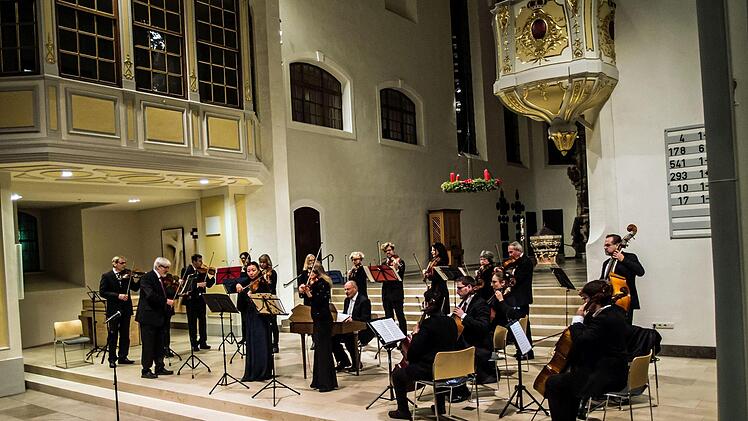 Impressionen vom Weihnachtskonzert mit dem Collegium Musicum Coburg in der MorizkircheFoto: Jochen Berger