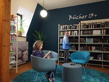 Die Stadtbibliothek hat eine Leseecke für Jugendliche eingerichtet. Foto: Arkadius Guzy